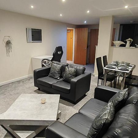 Paramount City View Swindon Bagian luar foto