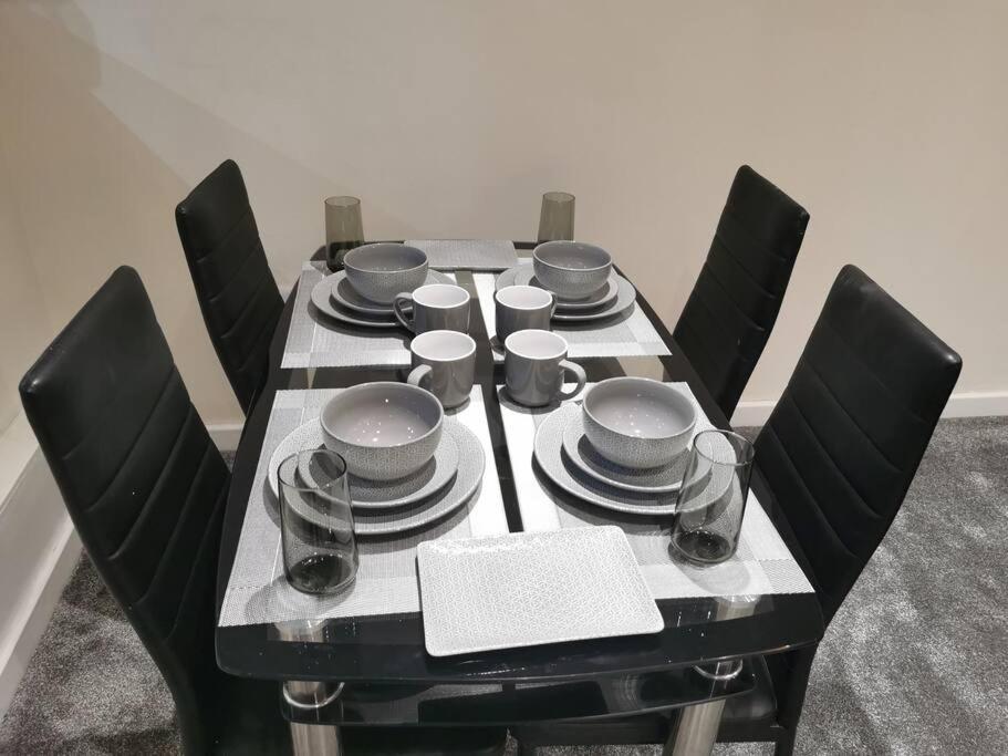 Paramount City View Swindon Bagian luar foto