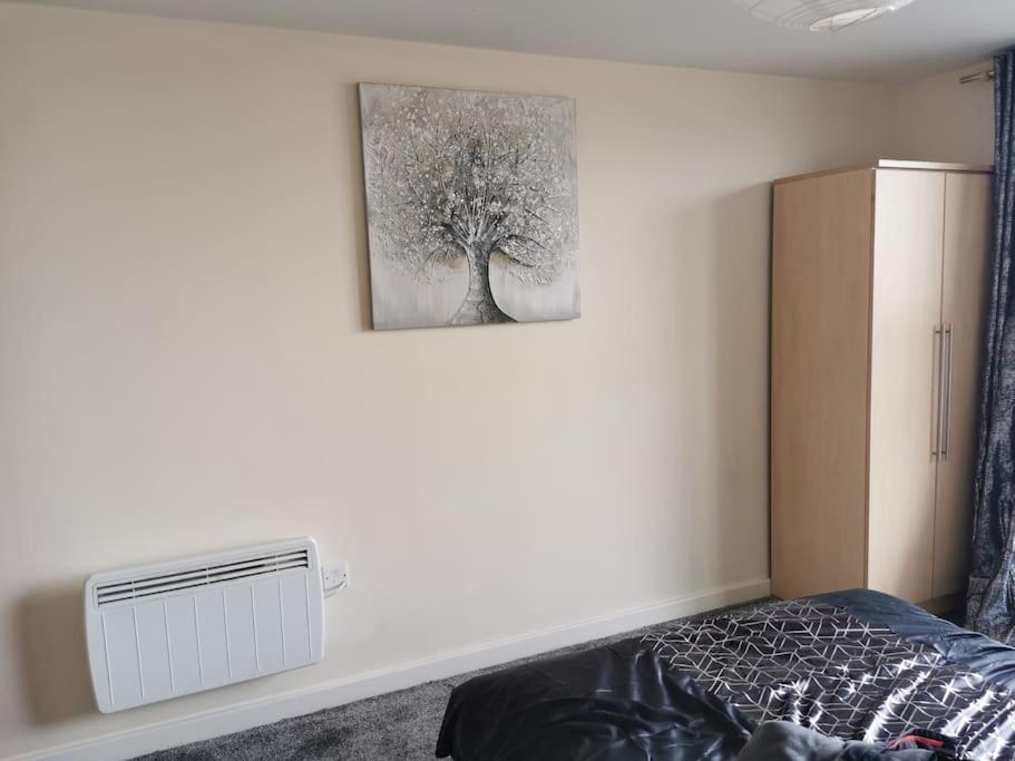 Paramount City View Swindon Bagian luar foto