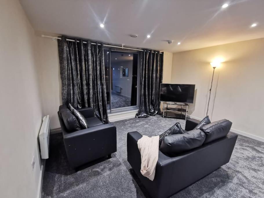 Paramount City View Swindon Bagian luar foto
