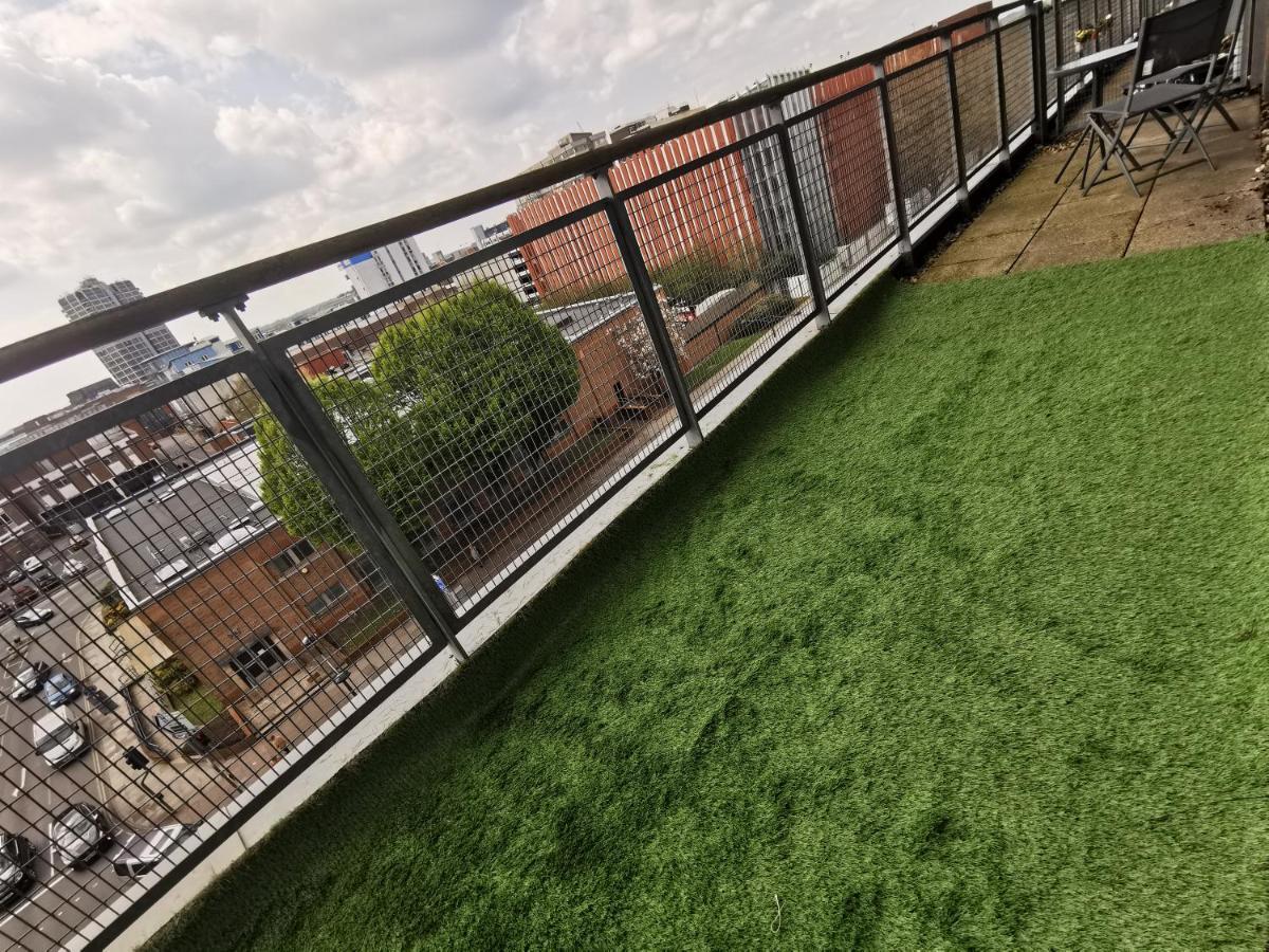 Paramount City View Swindon Bagian luar foto