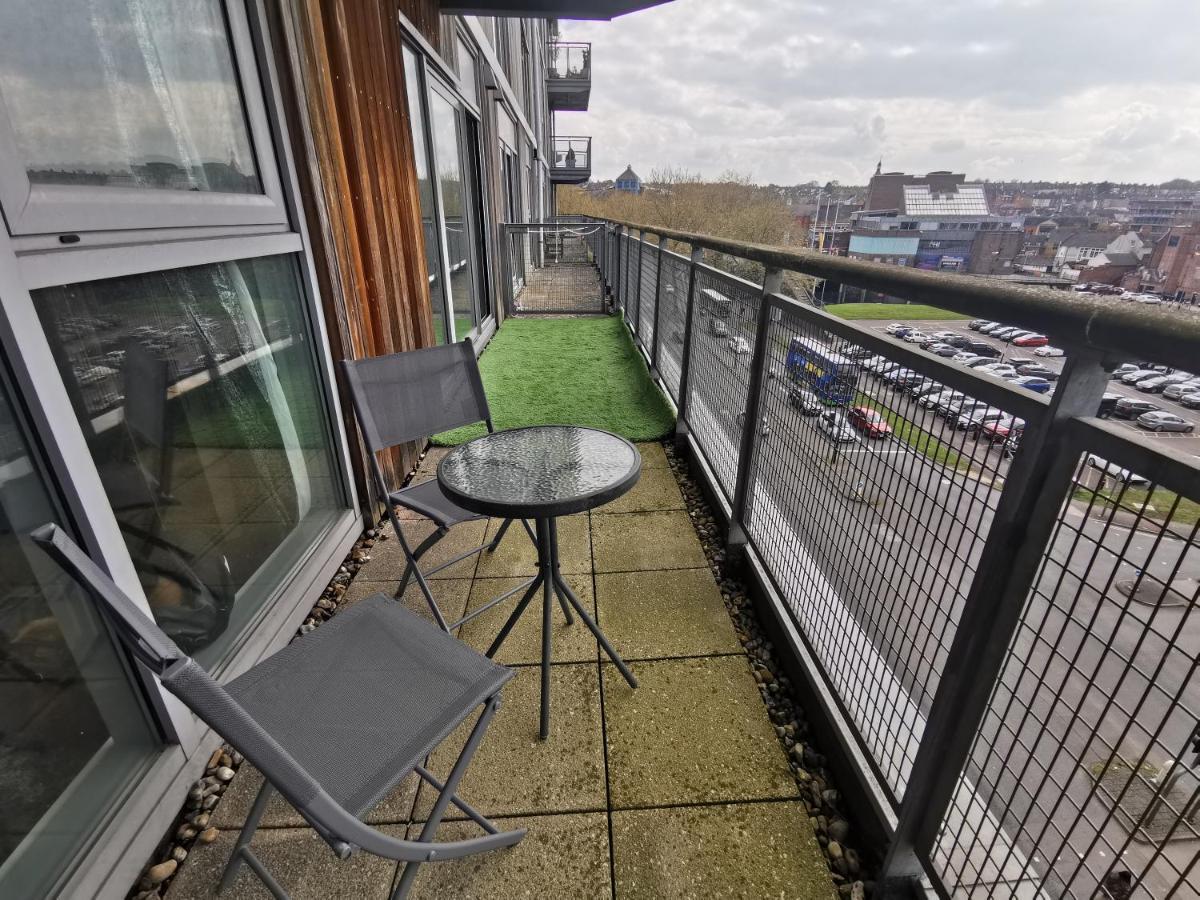 Paramount City View Swindon Bagian luar foto