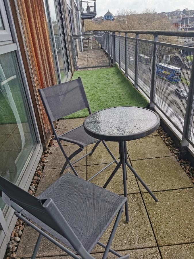 Paramount City View Swindon Bagian luar foto