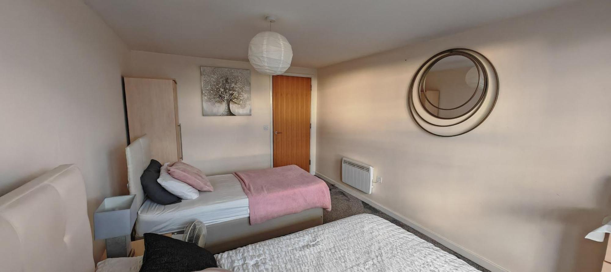 Paramount City View Swindon Bagian luar foto