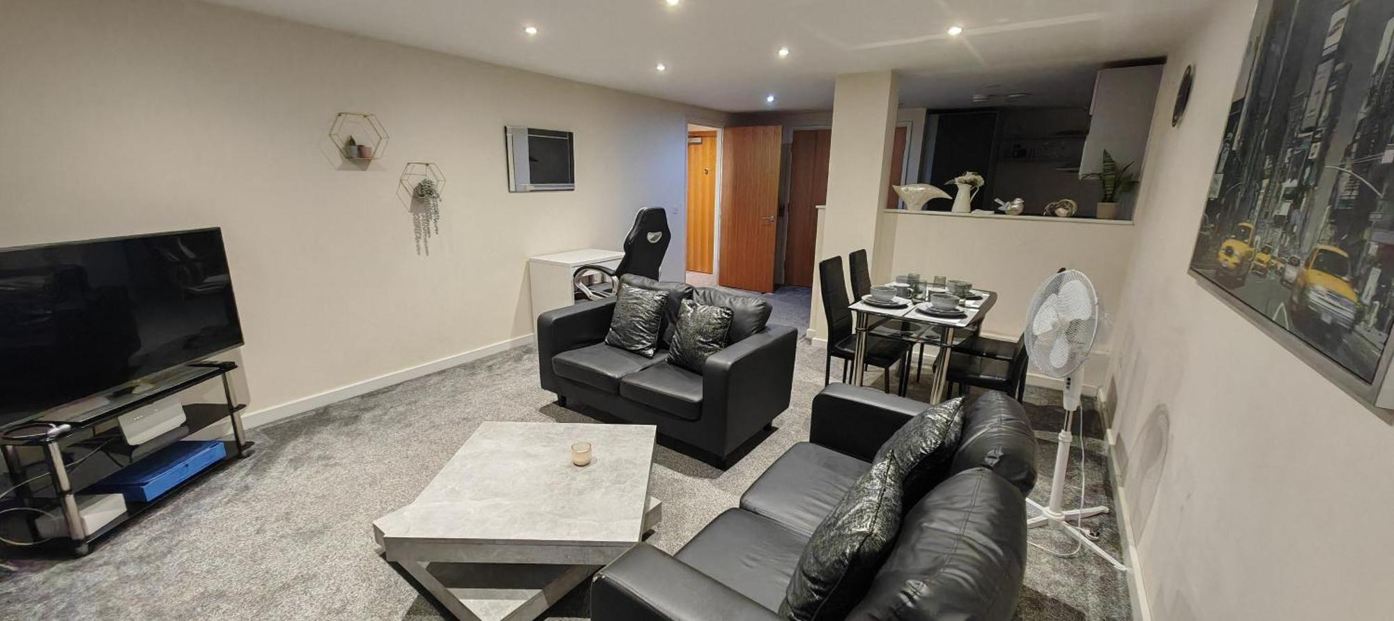 Paramount City View Swindon Bagian luar foto